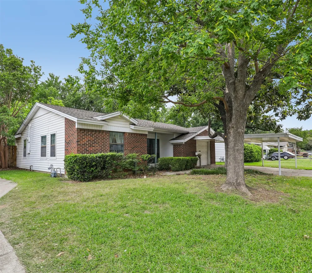 1810 Ridgewood Street Irving, TX 75062