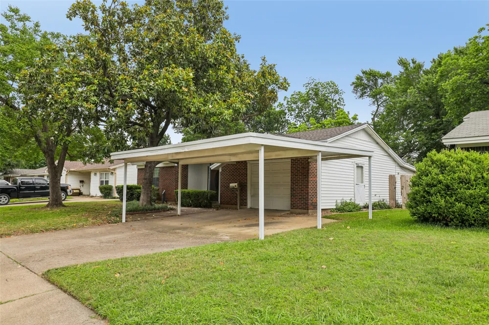 1810 Ridgewood Street Irving, TX 75062