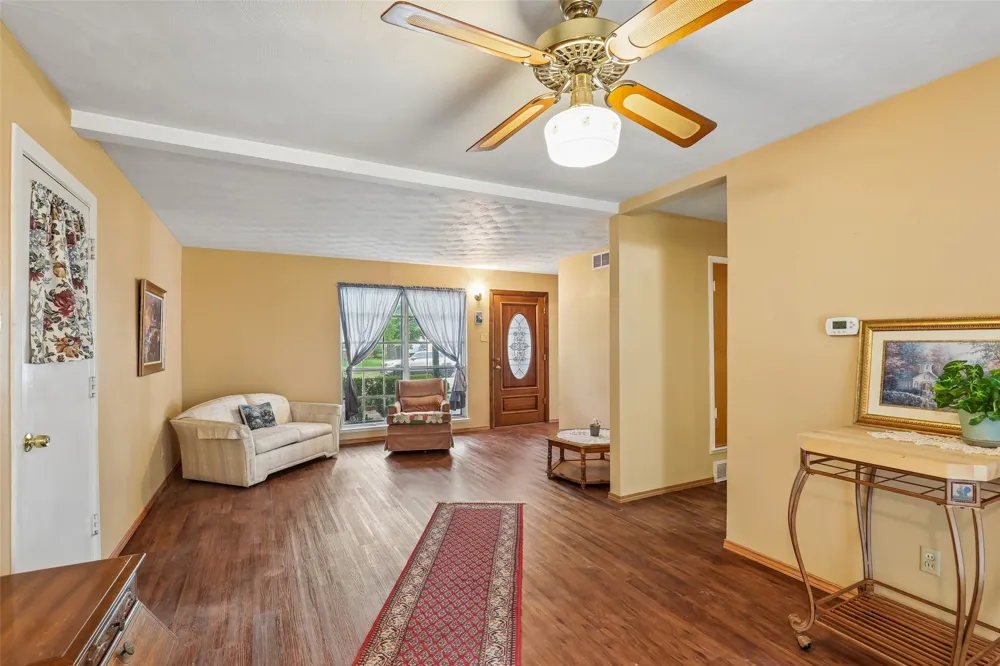 1810 Ridgewood Street Irving, TX 75062