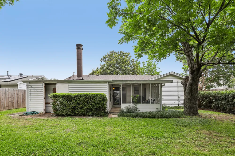 1810 Ridgewood Street Irving, TX 75062