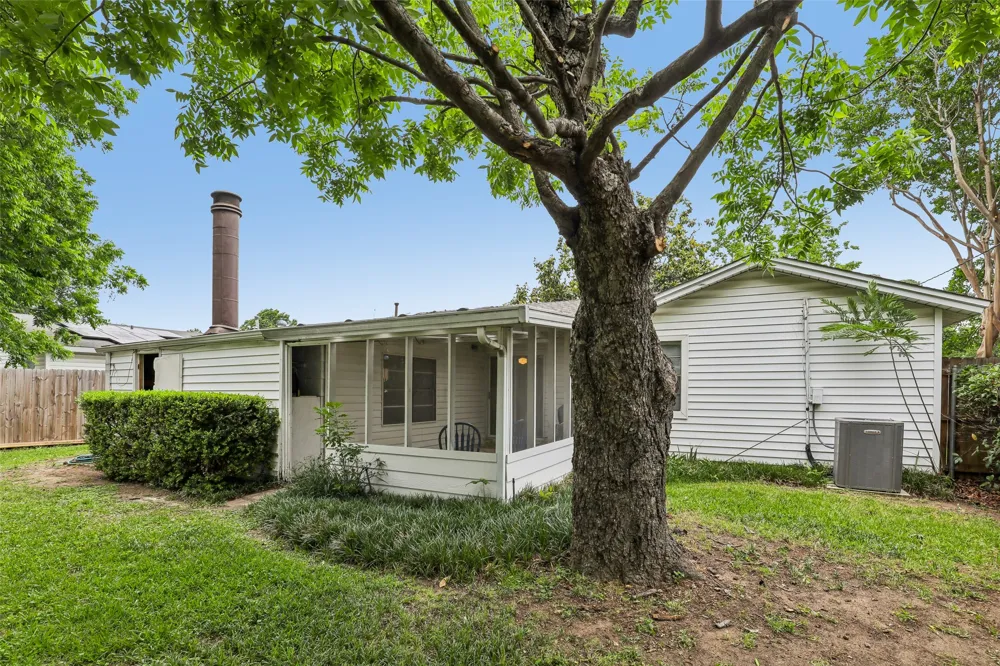 1810 Ridgewood Street Irving, TX 75062