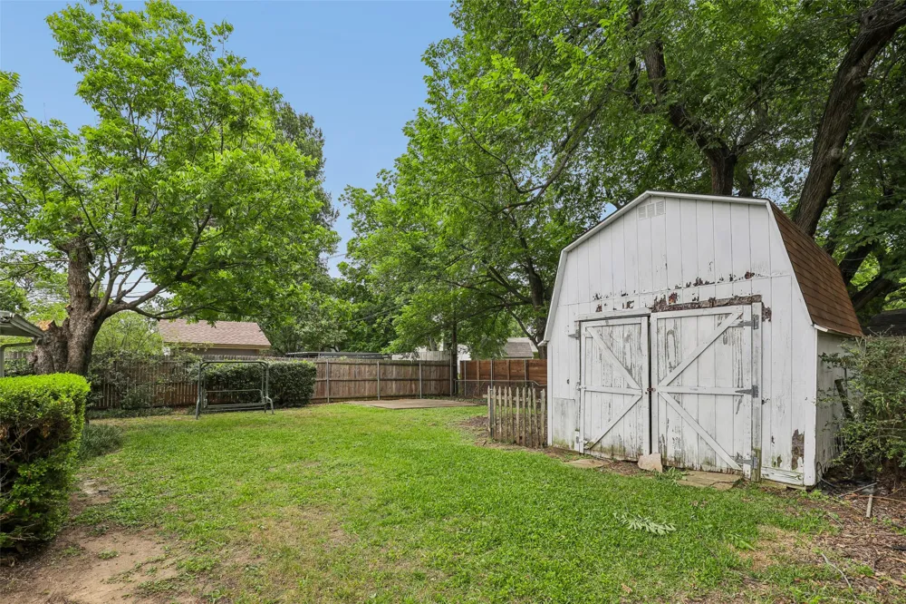1810 Ridgewood Street Irving, TX 75062
