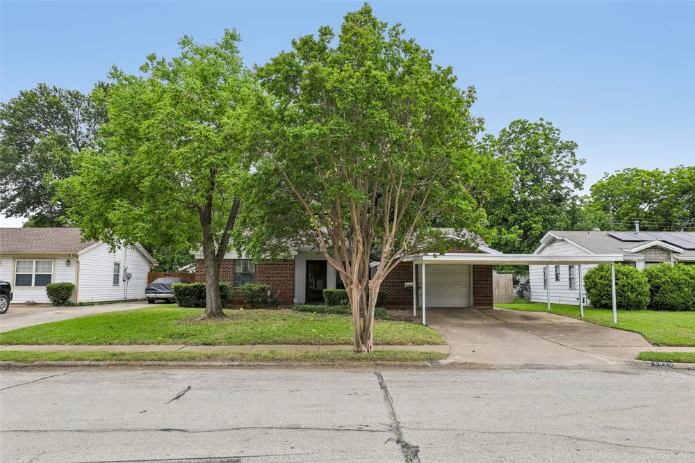 1810 Ridgewood Street Irving, TX 75062