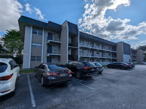 8020 Fairview Dr #301