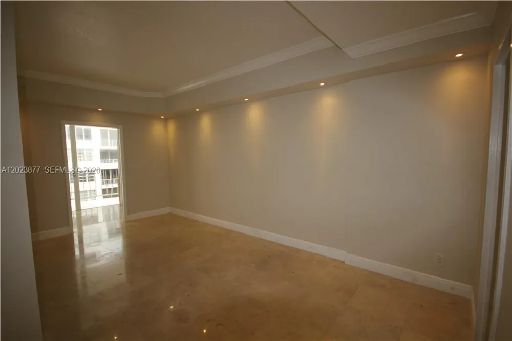 5401 Collins Ave #339 Miami Beach, FL 33140