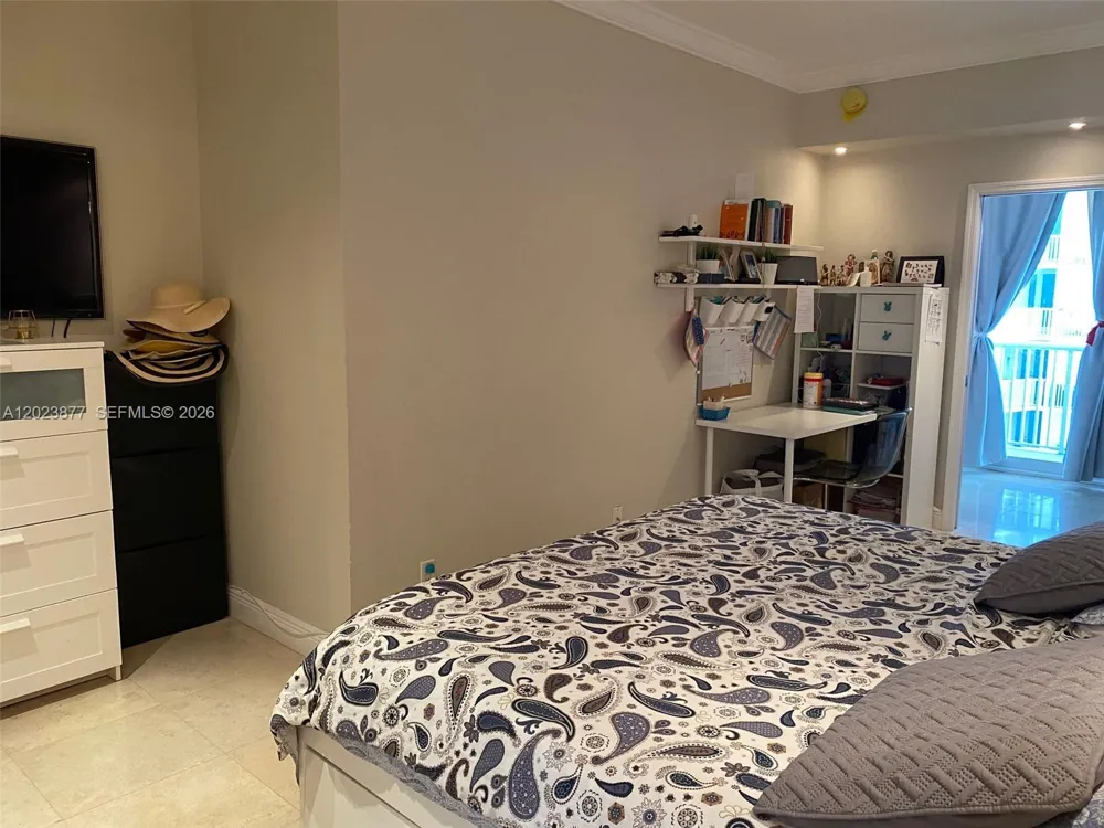 5401 Collins Ave #339 Miami Beach, FL 33140