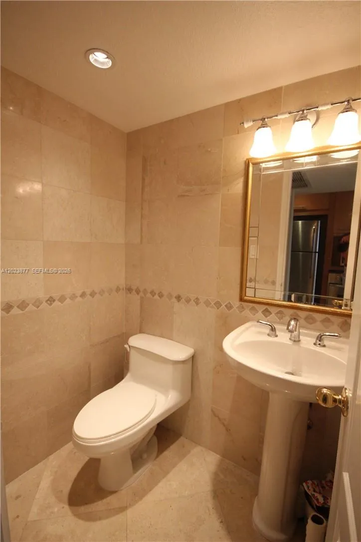 5401 Collins Ave #339 Miami Beach, FL 33140