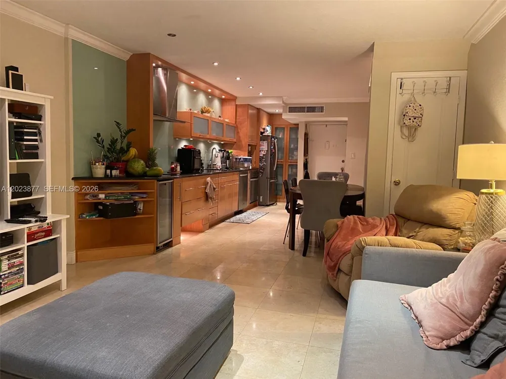 5401 Collins Ave #339 Miami Beach, FL 33140