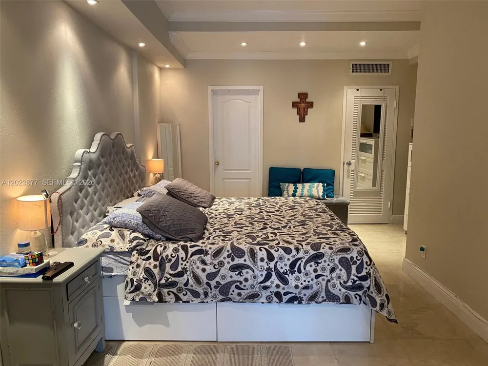 5401 Collins Ave #339 Miami Beach, FL 33140