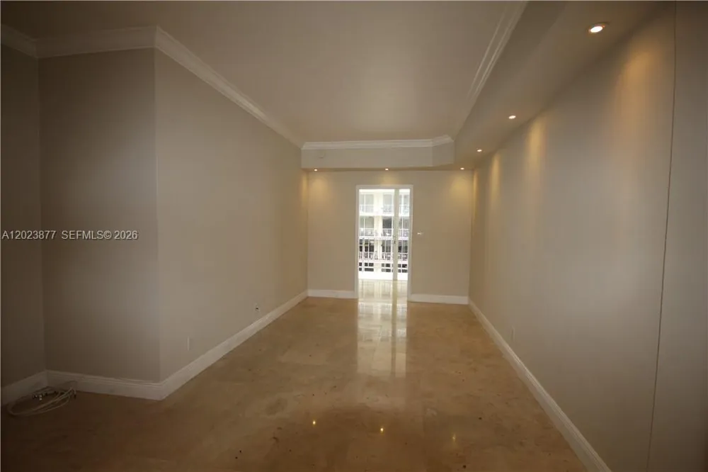 5401 Collins Ave #339 Miami Beach, FL 33140