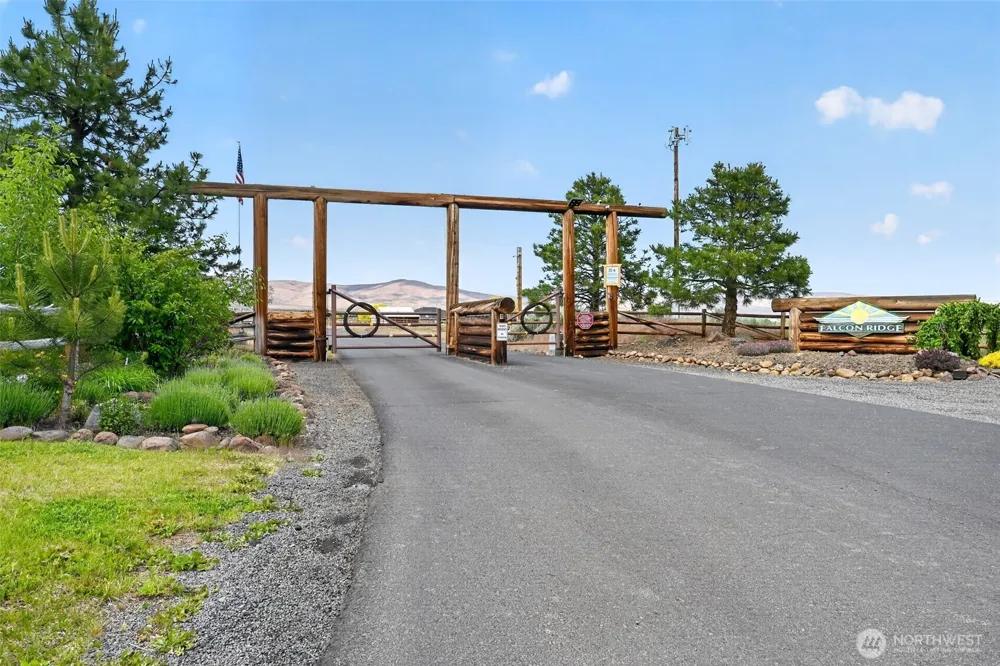 130 Red Tail Road Yakima, WA 98908