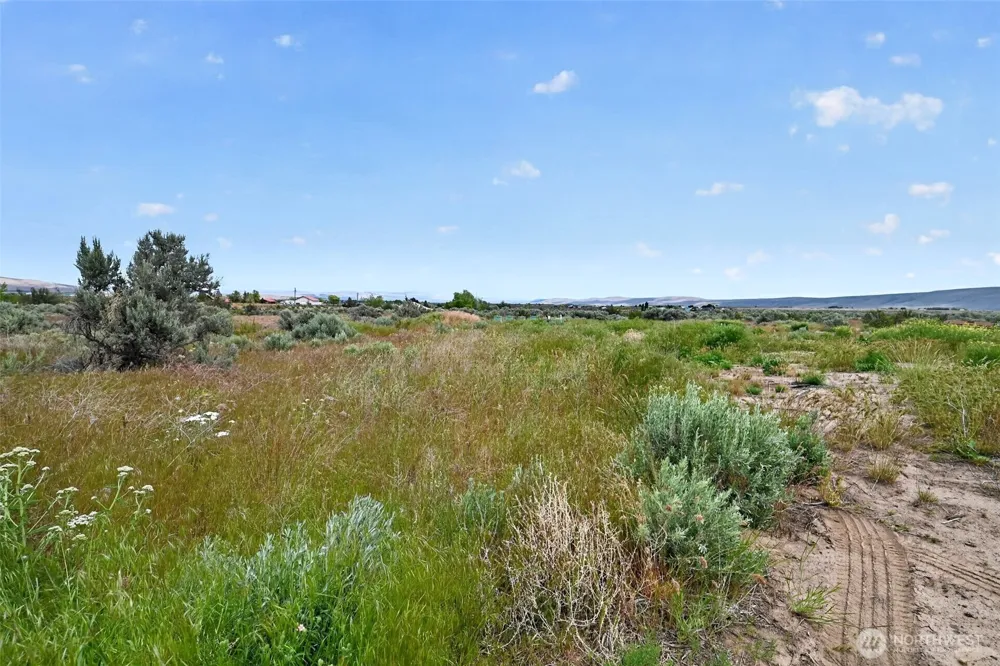 130 Red Tail Road Yakima, WA 98908