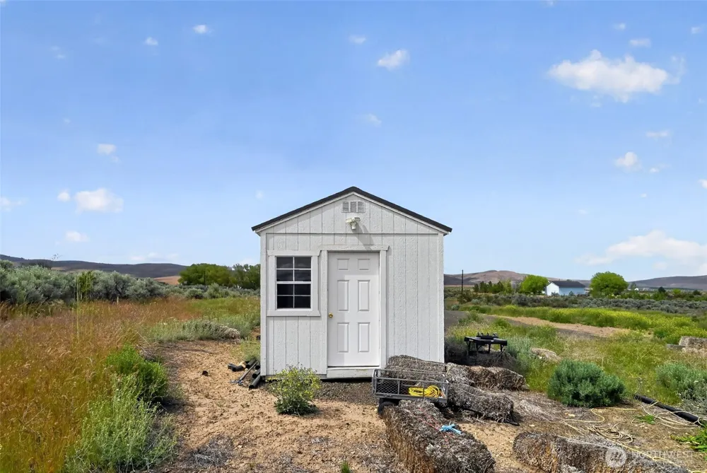 130 Red Tail Road Yakima, WA 98908