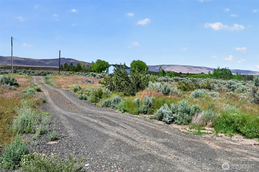 130 Red Tail Road Yakima, WA 98908