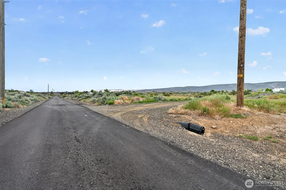 130 Red Tail Road Yakima, WA 98908