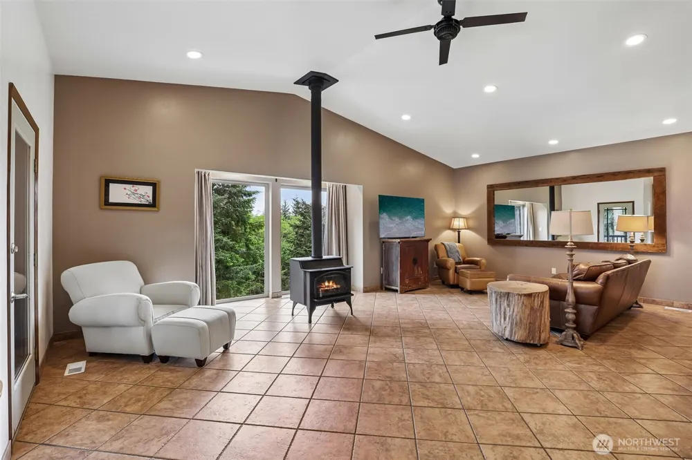 873 Mountain View Road Kalama, WA 98625