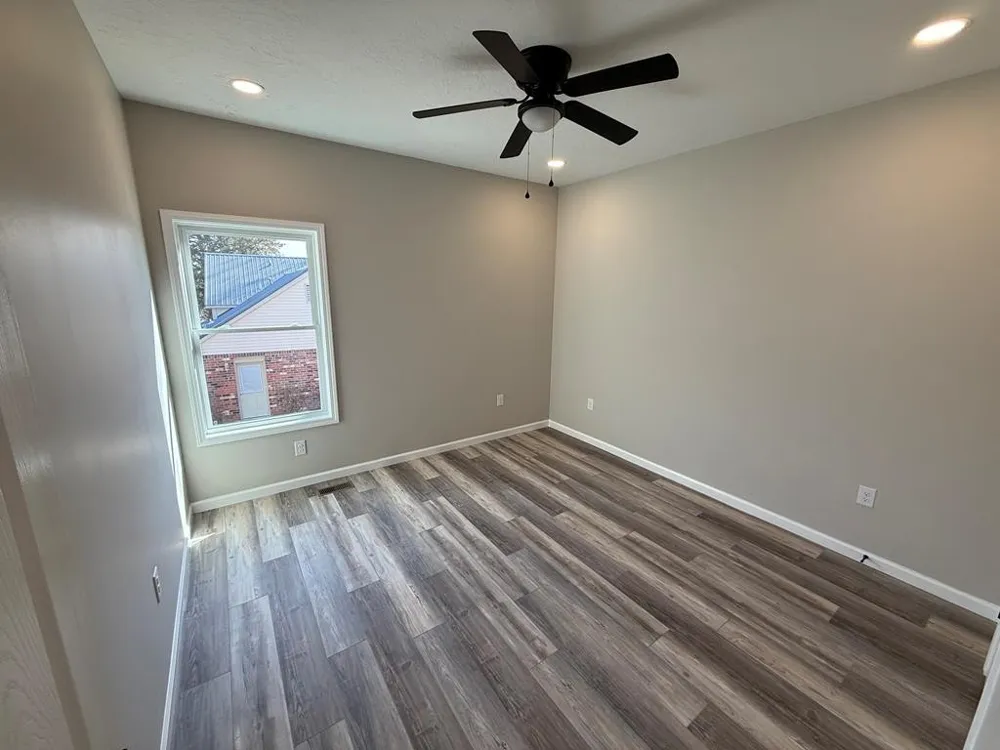 1322 E Blythe St Paris, TN 38242