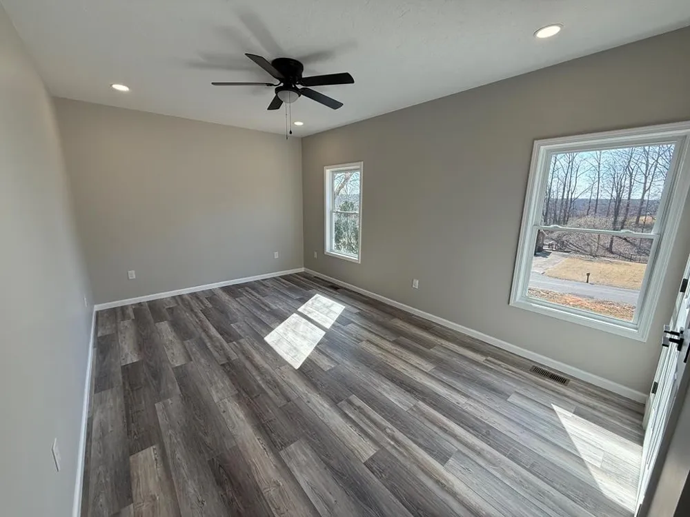 1322 E Blythe St Paris, TN 38242