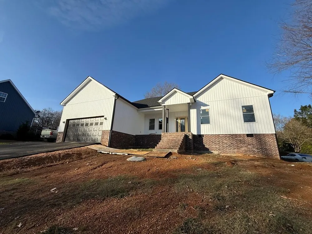 1322 E Blythe St Paris, TN 38242