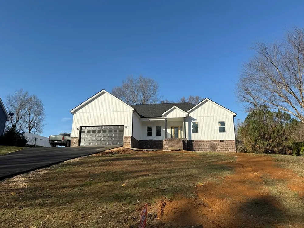 1322 E Blythe St Paris, TN 38242