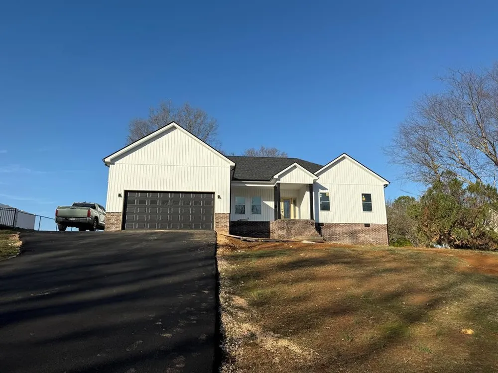 1322 E Blythe St Paris, TN 38242