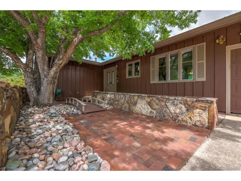 223 Crystal Hills Boulevard