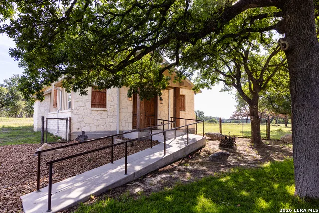 4205 Fredericksburg Rd Kerrville, TX 78028