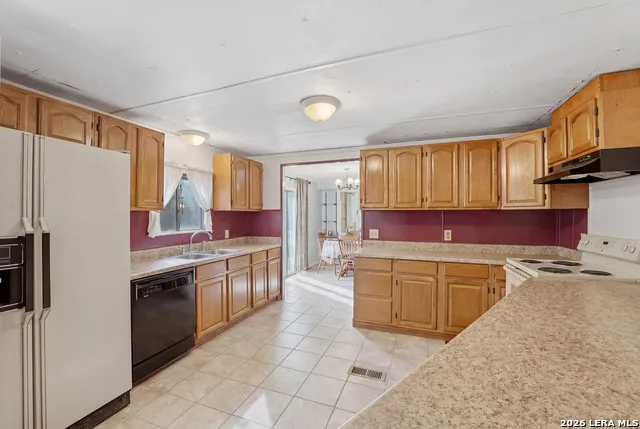 1301 Sea Willow Marion, TX 78124