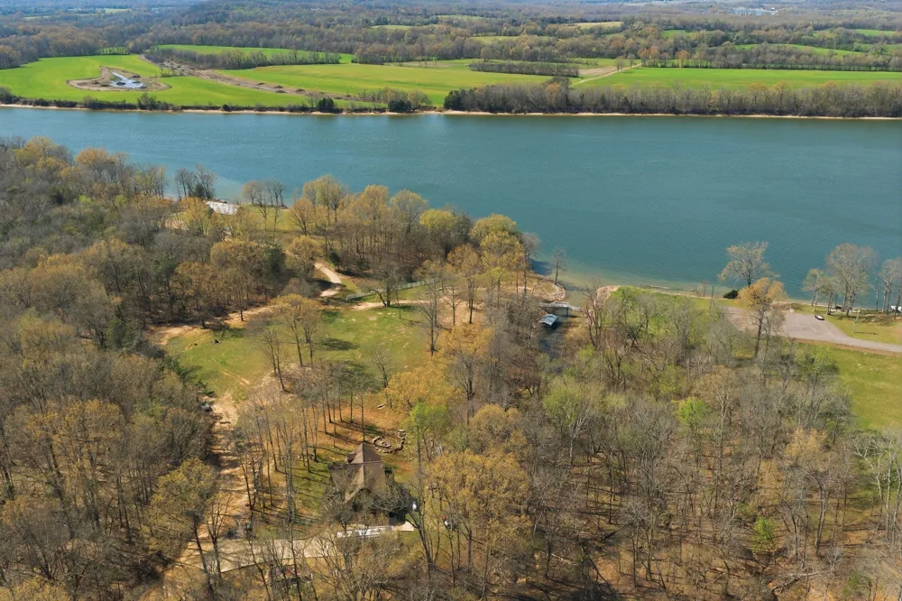 1118 Carrollville Landing Rd Clifton, TN 38425
