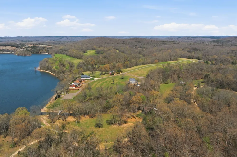 1118 Carrollville Landing Rd Clifton, TN 38425