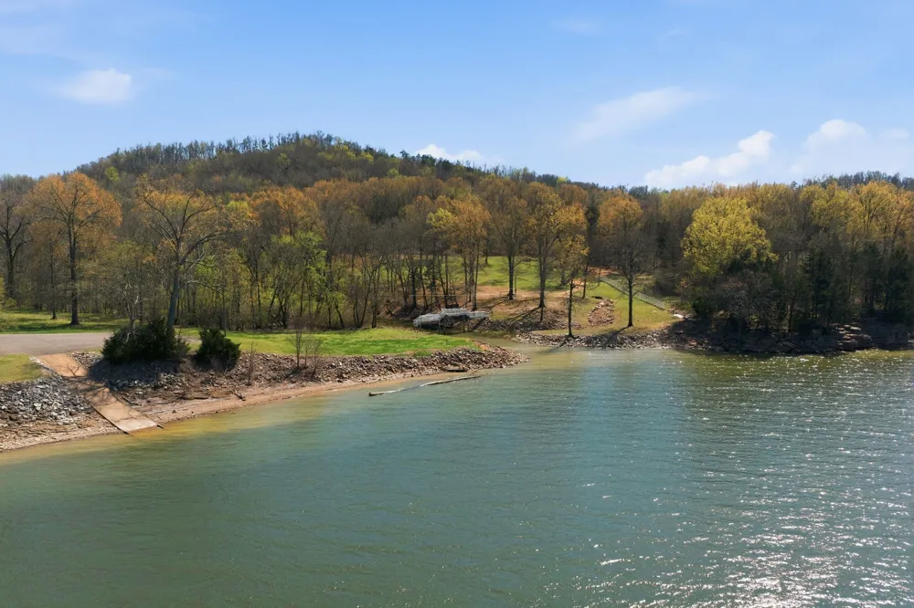 1118 Carrollville Landing Rd Clifton, TN 38425