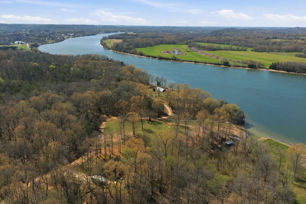 1118 Carrollville Landing Rd Clifton, TN 38425