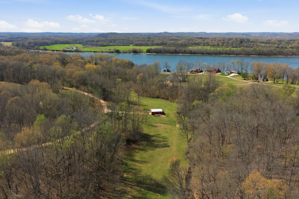 1118 Carrollville Landing Rd Clifton, TN 38425