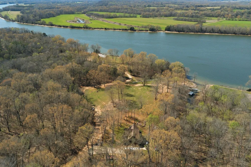 1118 Carrollville Landing Rd Clifton, TN 38425