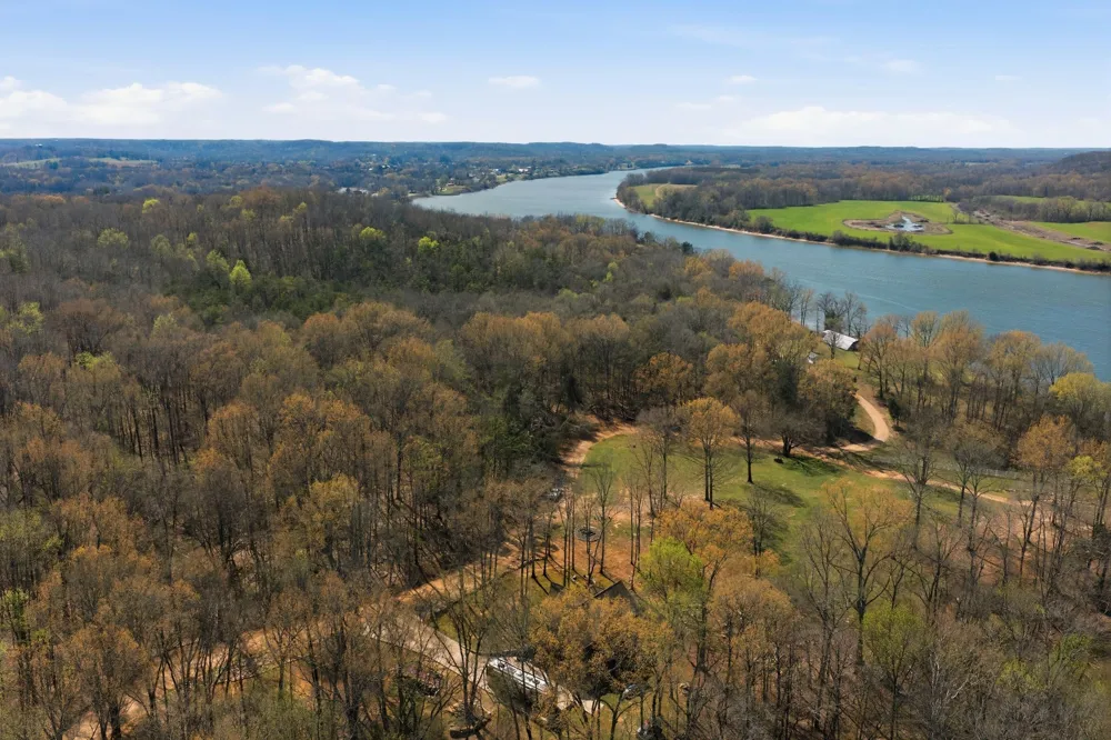 1118 Carrollville Landing Rd Clifton, TN 38425