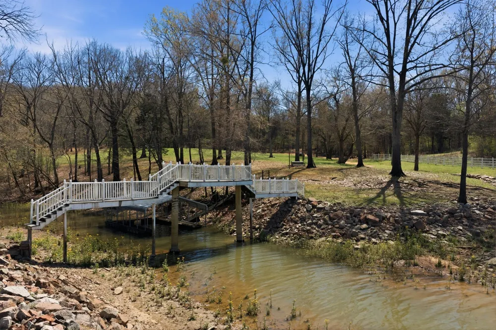 1118 Carrollville Landing Rd Clifton, TN 38425