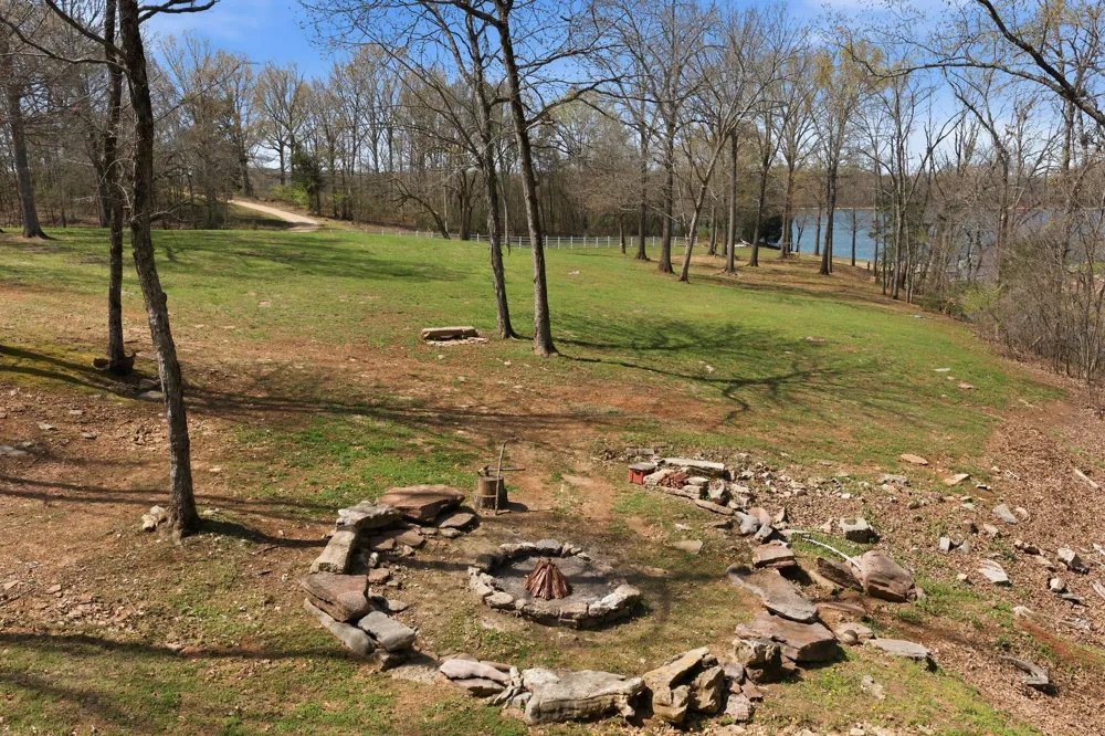 1118 Carrollville Landing Rd Clifton, TN 38425