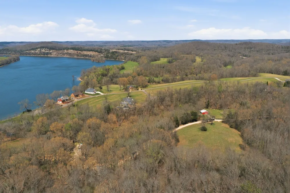 1118 Carrollville Landing Rd Clifton, TN 38425