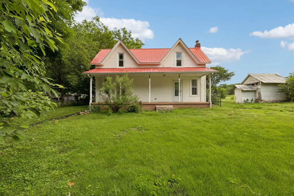 15 Sloan Branch Rd Pleasant Shade, TN 37145