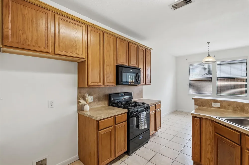 32014 Decker Oaks Drive Pinehurst, TX 77362