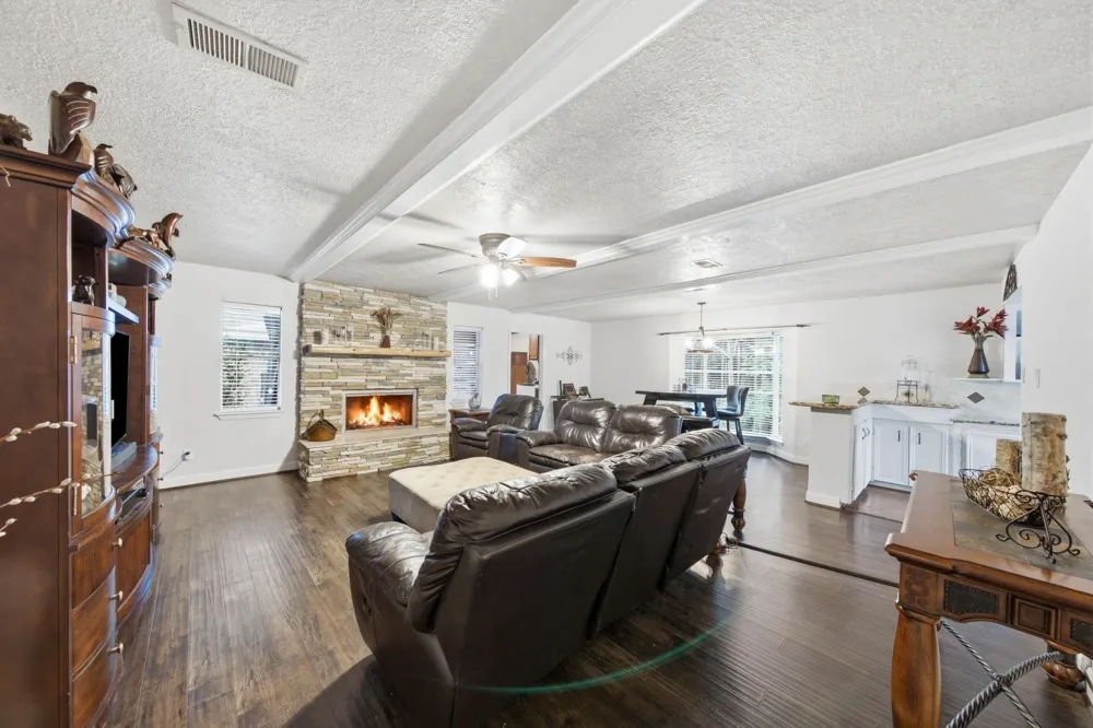 9905 Kleppel Road Tomball, TX 77375