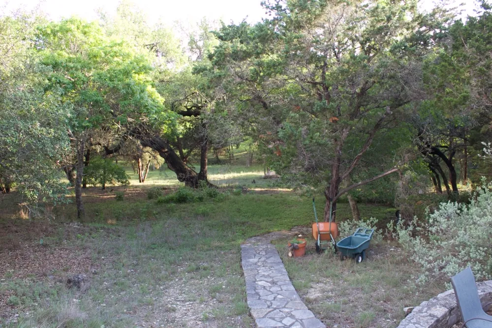 555 Hillsedge Road Wimberley, TX 78676