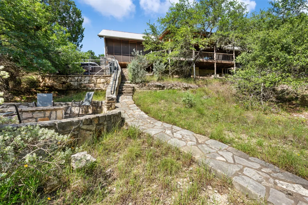 555 Hillsedge Road Wimberley, TX 78676