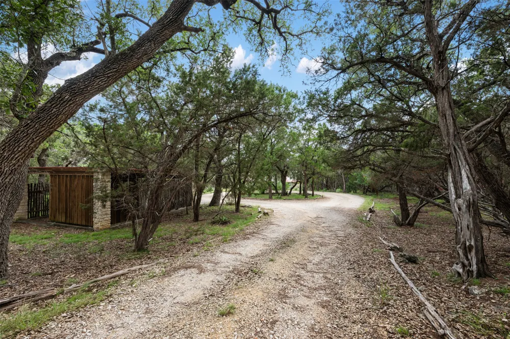 555 Hillsedge Road Wimberley, TX 78676
