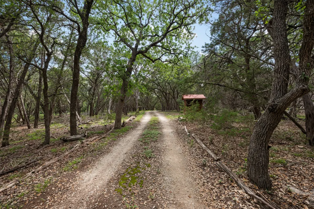 555 Hillsedge Road Wimberley, TX 78676