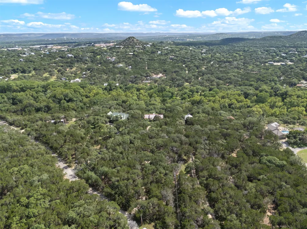 555 Hillsedge Road Wimberley, TX 78676