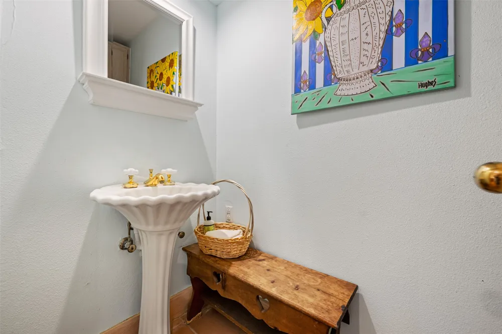 555 Hillsedge Road Wimberley, TX 78676