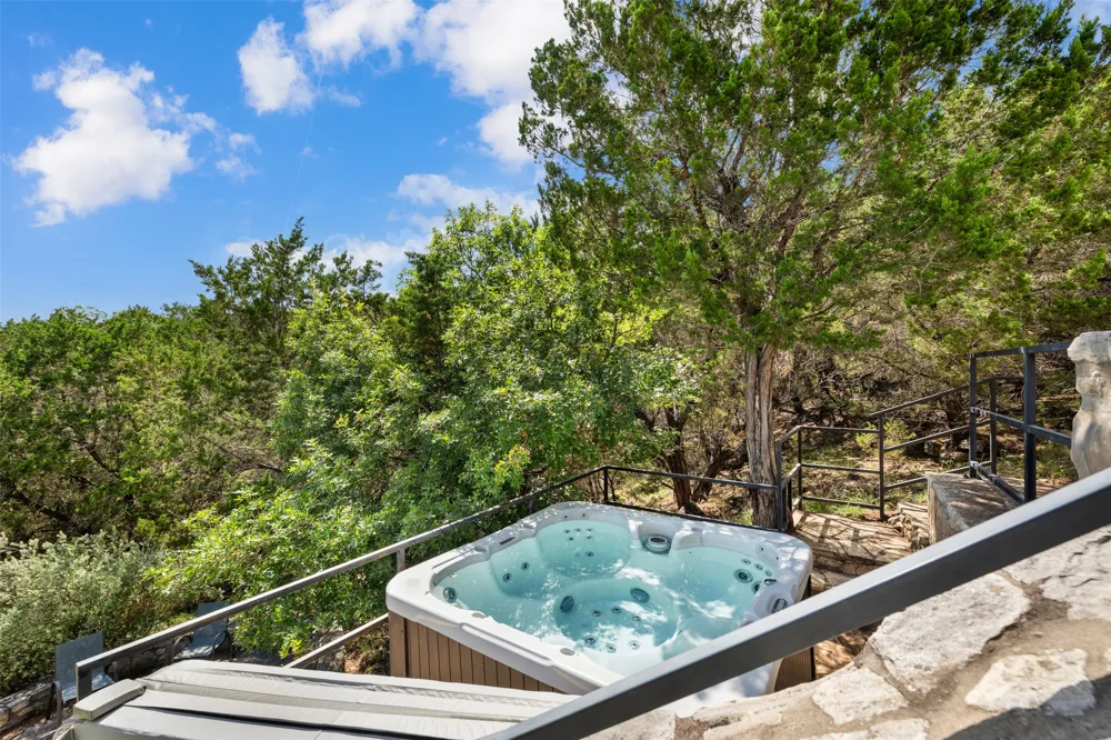 555 Hillsedge Road Wimberley, TX 78676