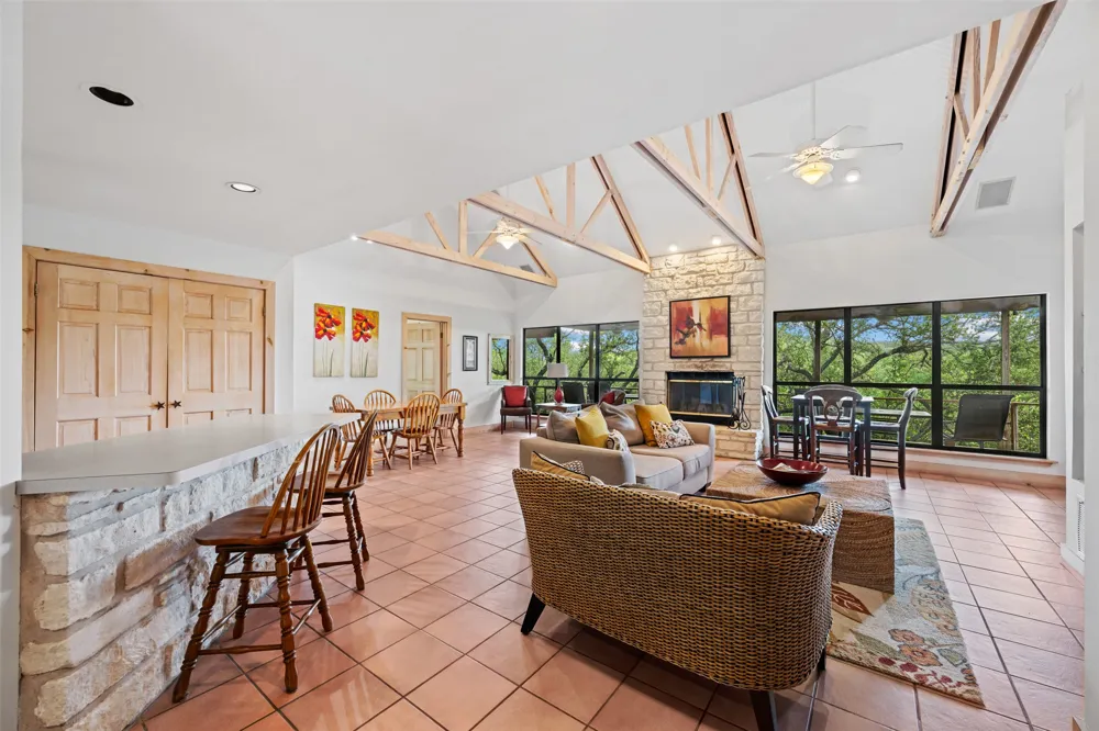 555 Hillsedge Road Wimberley, TX 78676
