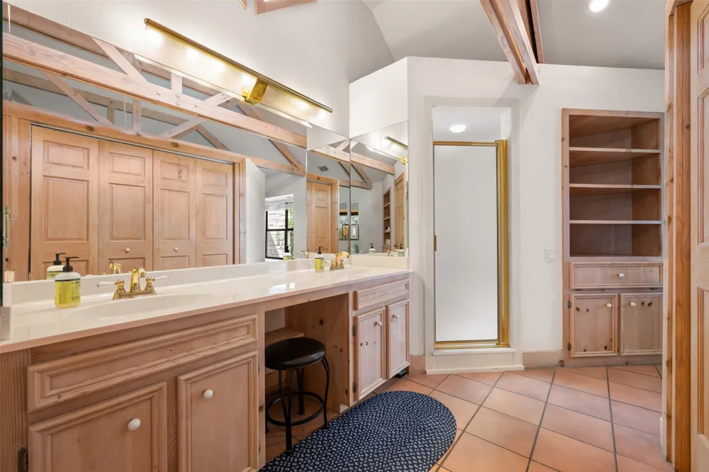 555 Hillsedge Road Wimberley, TX 78676